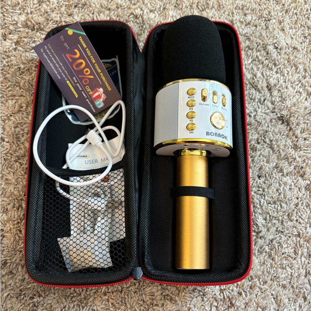 Wireless microphone speaker